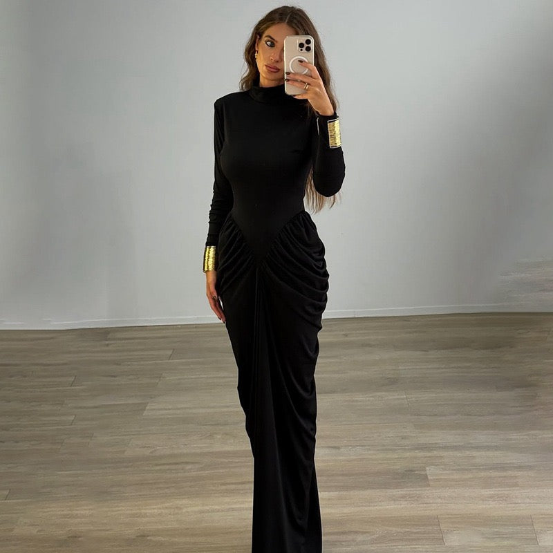 Maxi dress with pleated design - Nahora