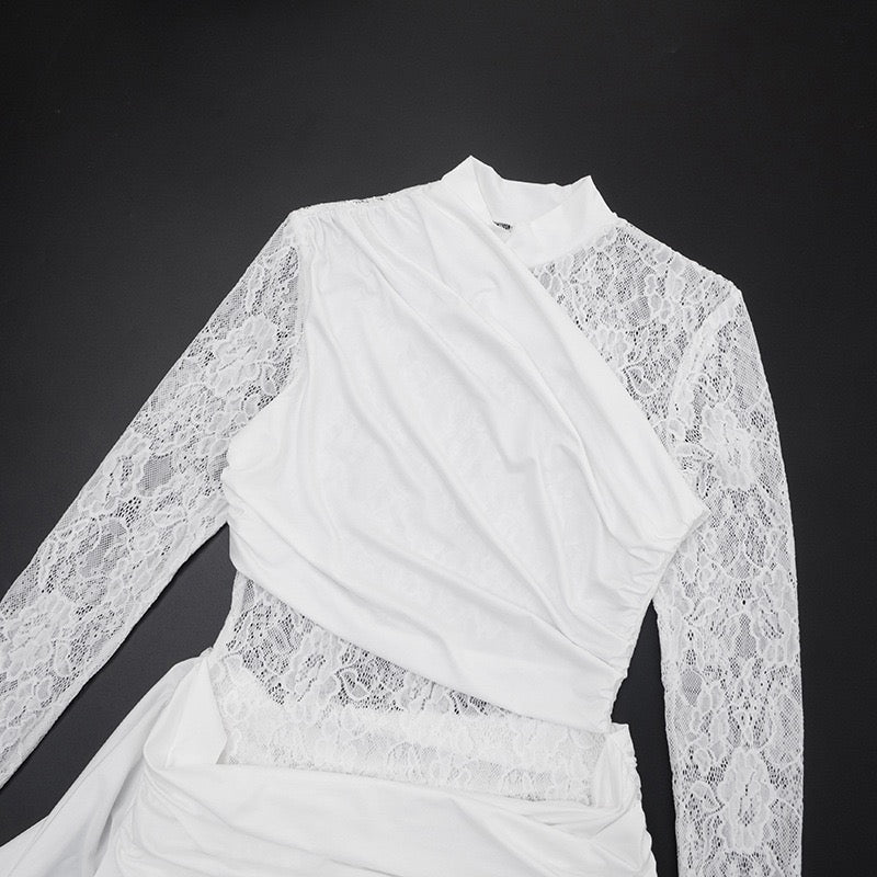 Mini dress with lace design and pleats with a trail decoration - Tzuf