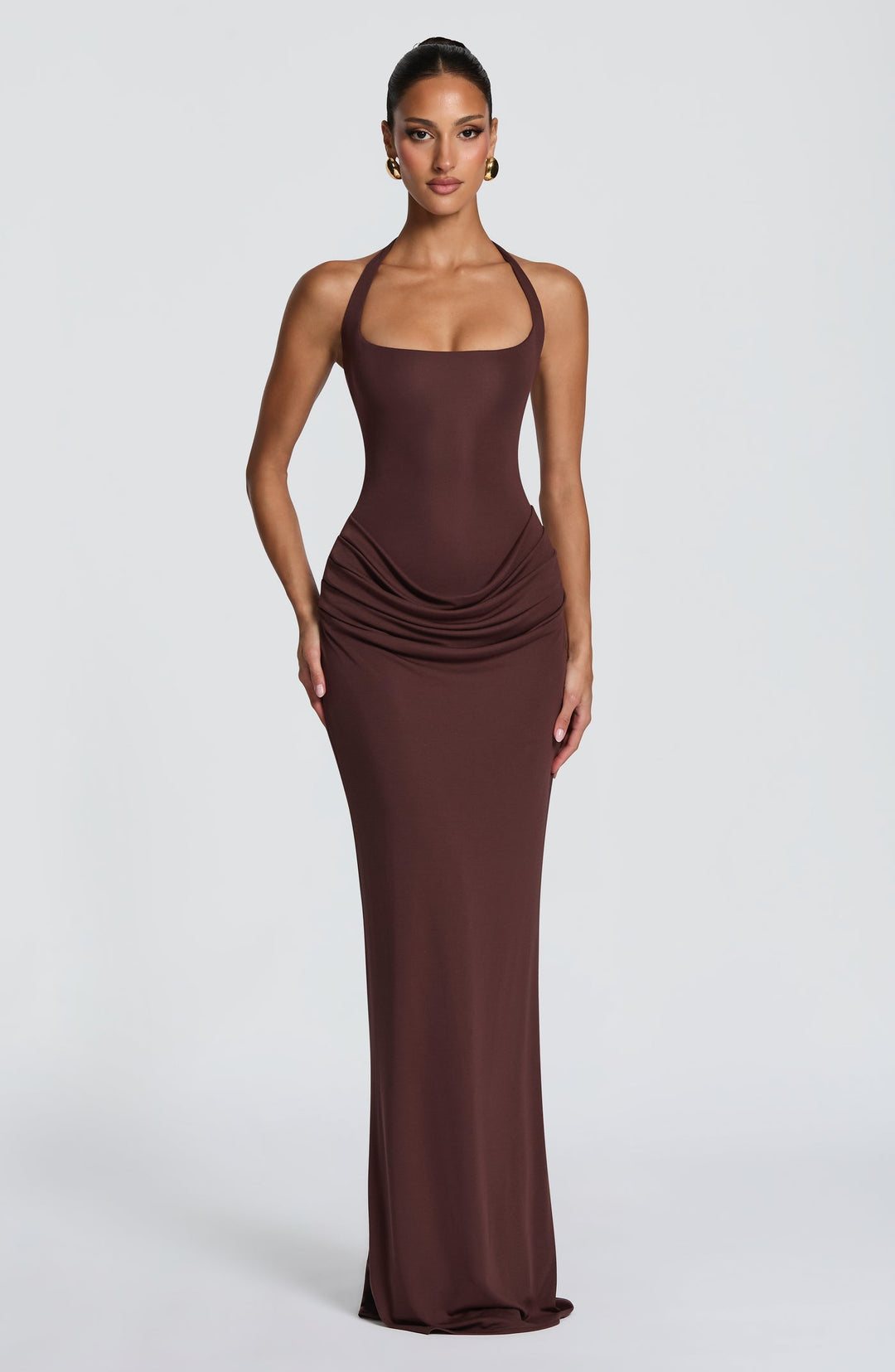 Sasha - Pleated maxi dress with an open back