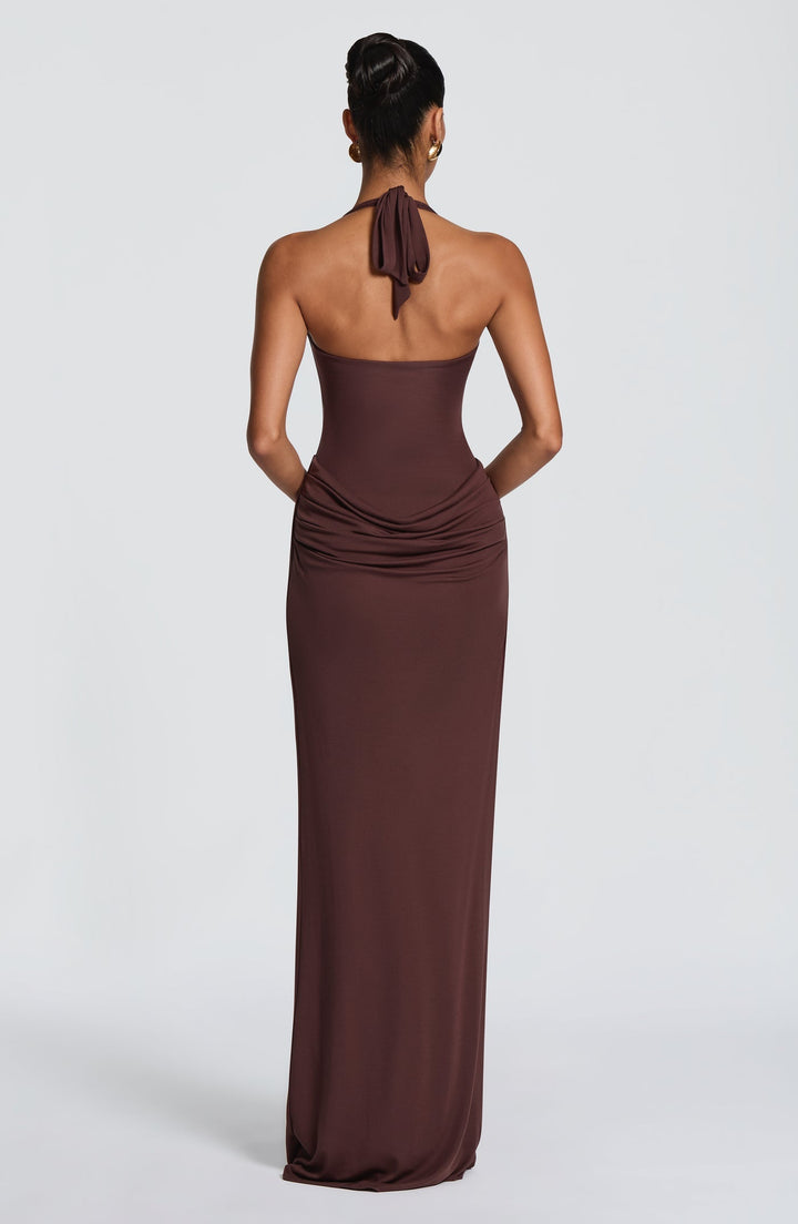 Sasha - Pleated maxi dress with an open back
