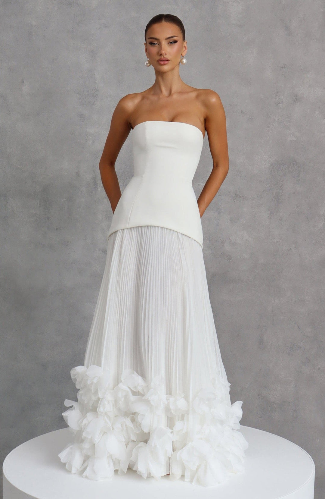 Strapless maxi dress with a 3D floral design – fifi