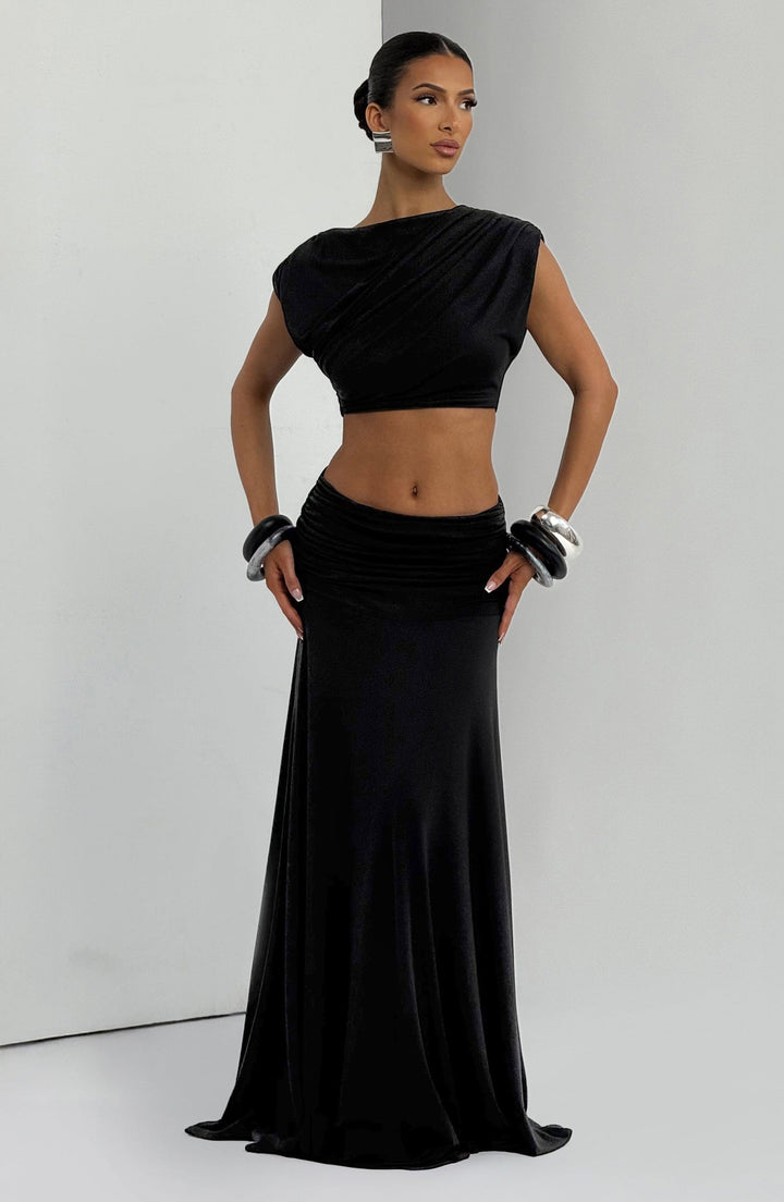 Ray - Two-piece pleated set with a maxi skirt and crop top