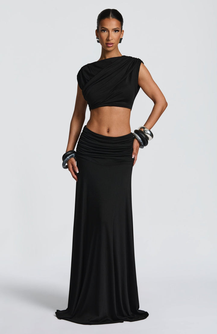 Ray - Two-piece pleated set with a maxi skirt and crop top