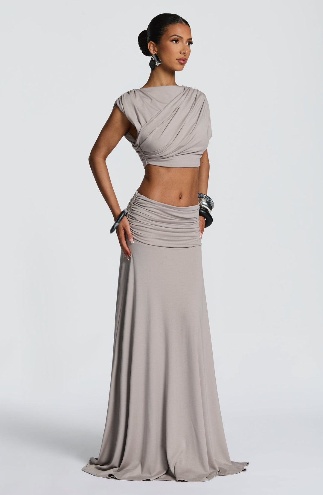 Ray - Two-piece pleated set with a maxi skirt and crop top