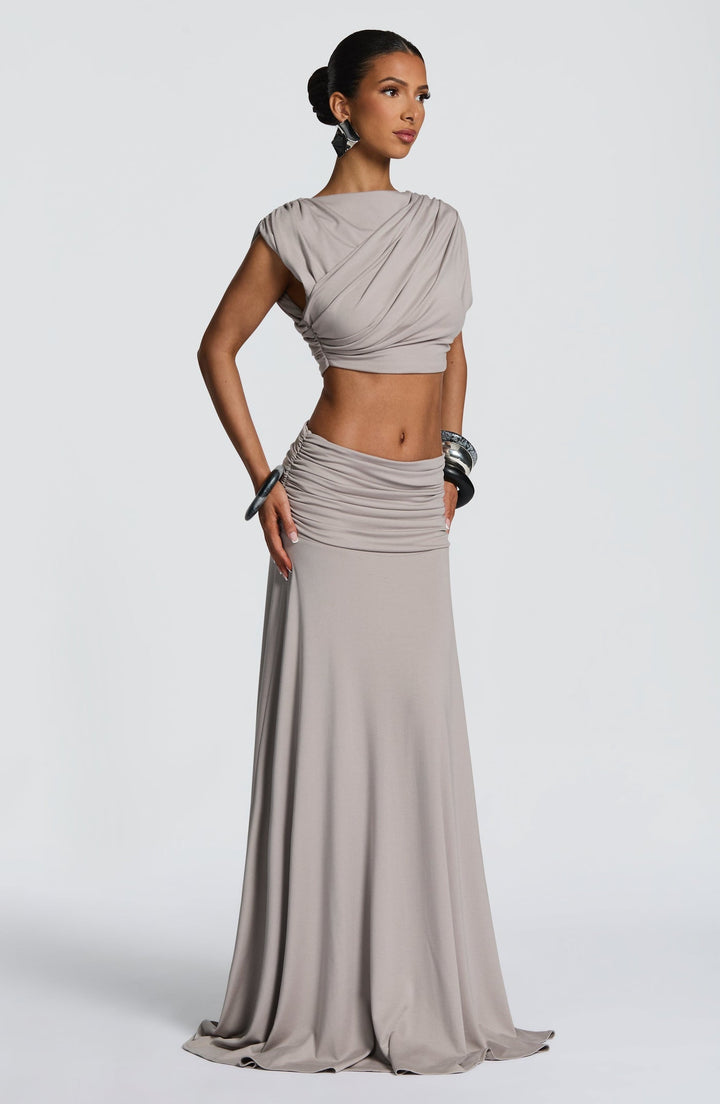 Ray - Two-piece pleated set with a maxi skirt and crop top