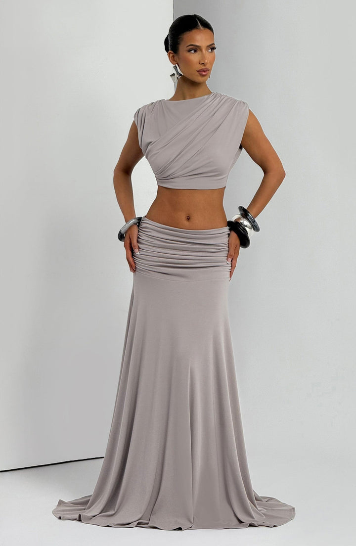 Ray - Two-piece pleated set with a maxi skirt and crop top
