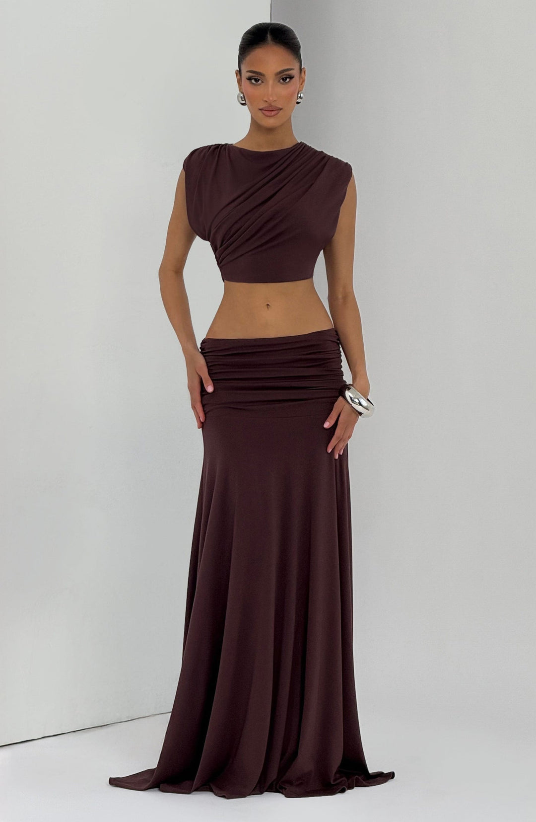 Ray - Two-piece pleated set with a maxi skirt and crop top
