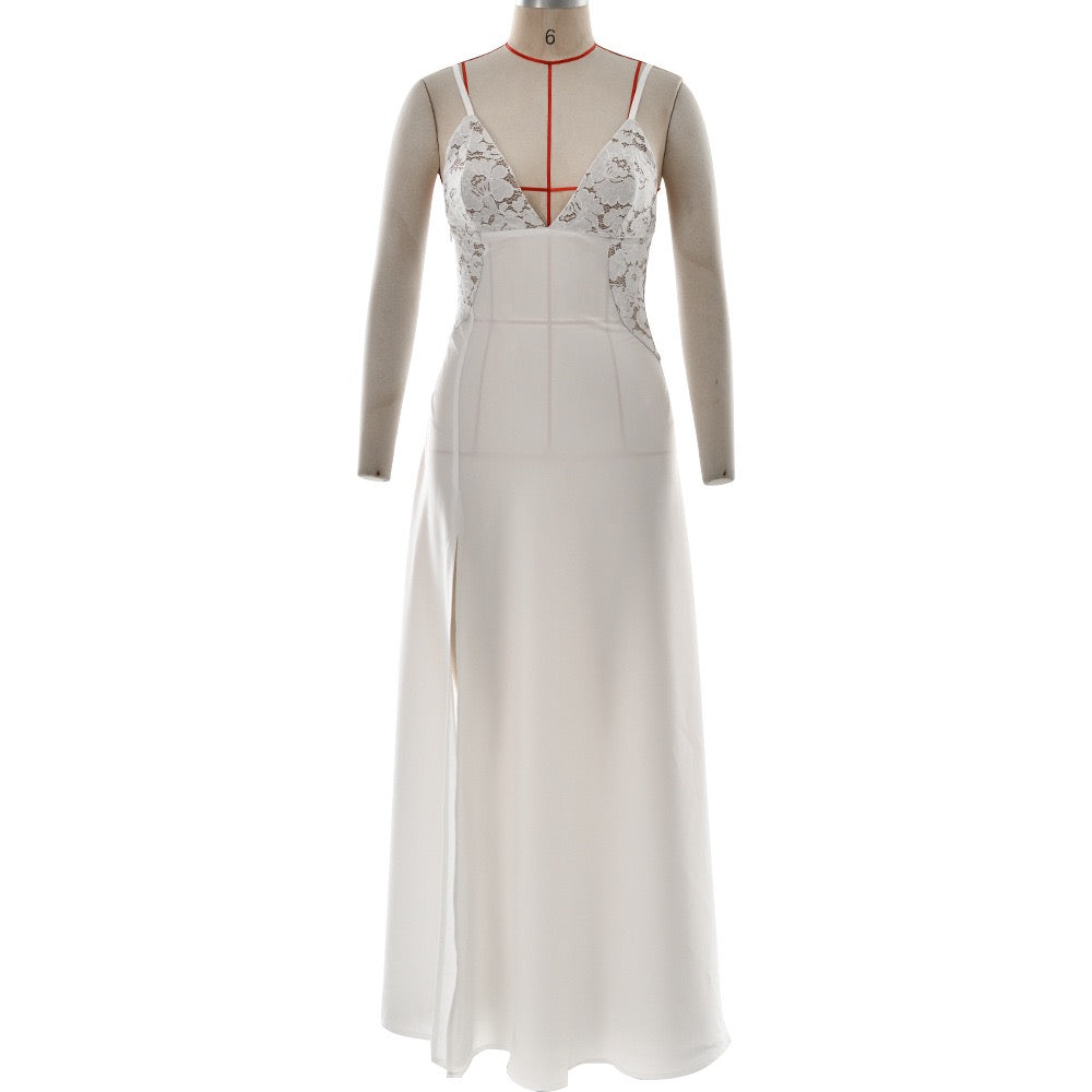Satin maxi dress with a slit and lace design - Amori