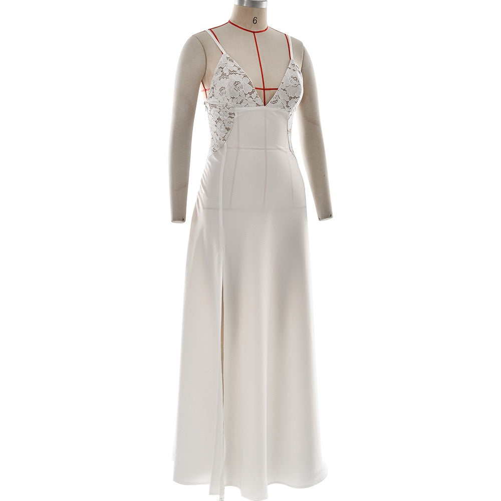 Satin maxi dress with a slit and lace design - Amori