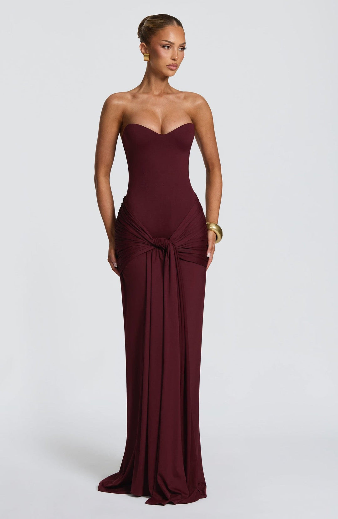 Maxi dress with a neck tie and open back – YALI