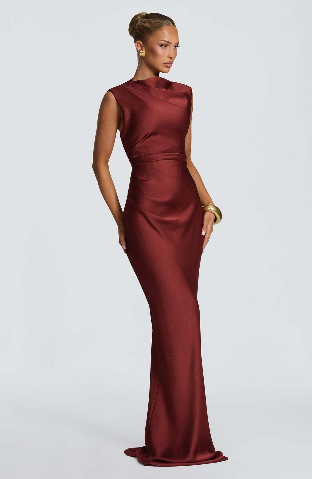 Satin maxi dress with a back tie for a cinched waist and open back – YAHALI