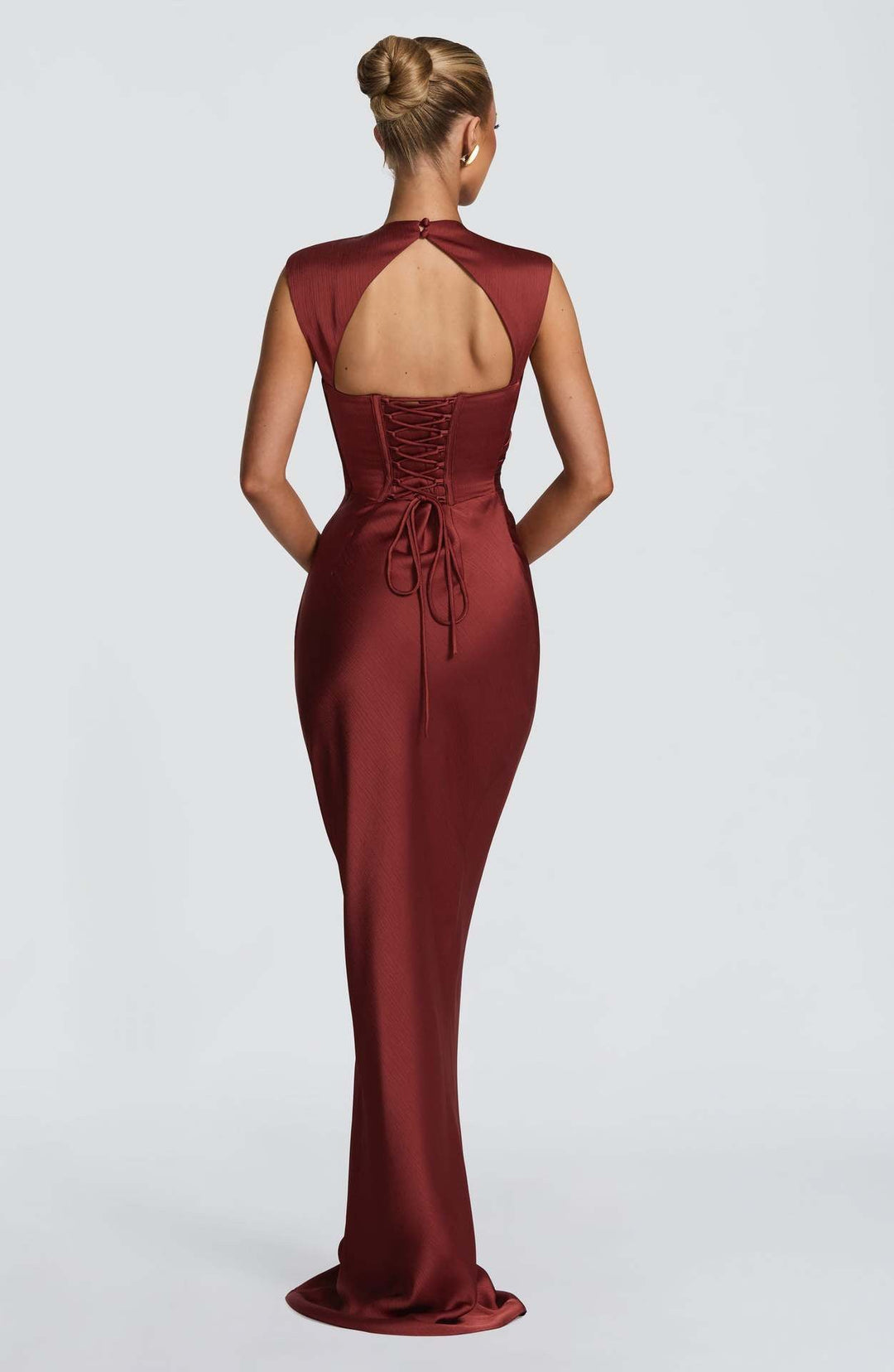 Satin maxi dress with a back tie for a cinched waist and open back – YAHALI