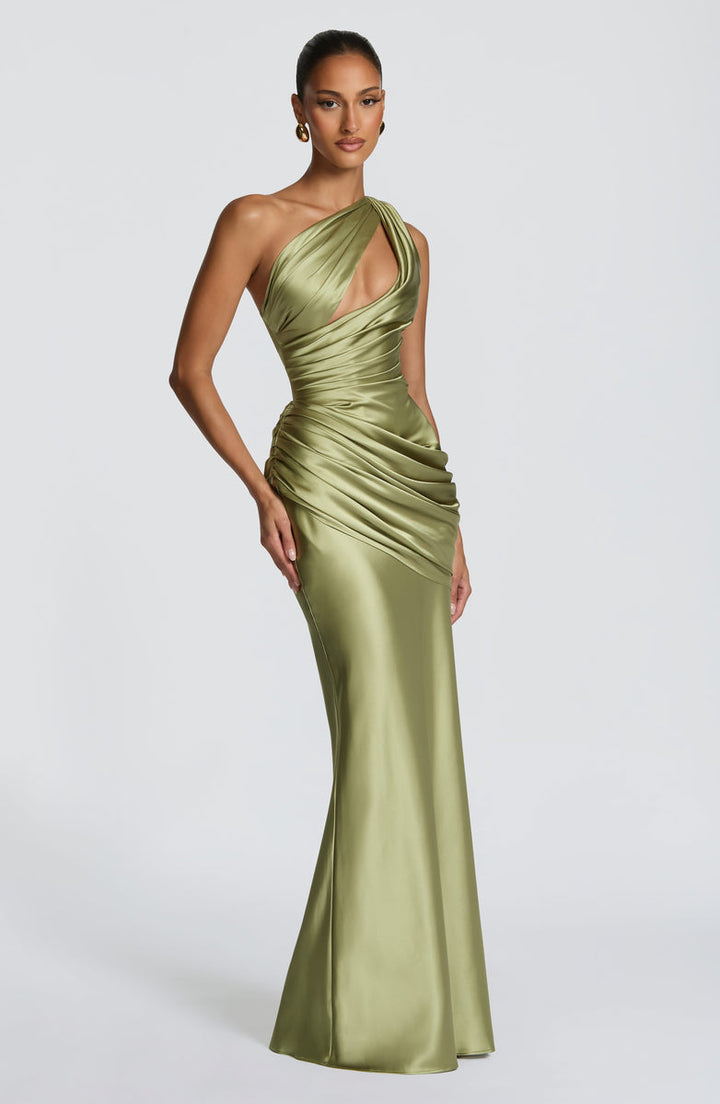 Elegant satin maxi dress with an open back and pleat detailing – LINOR