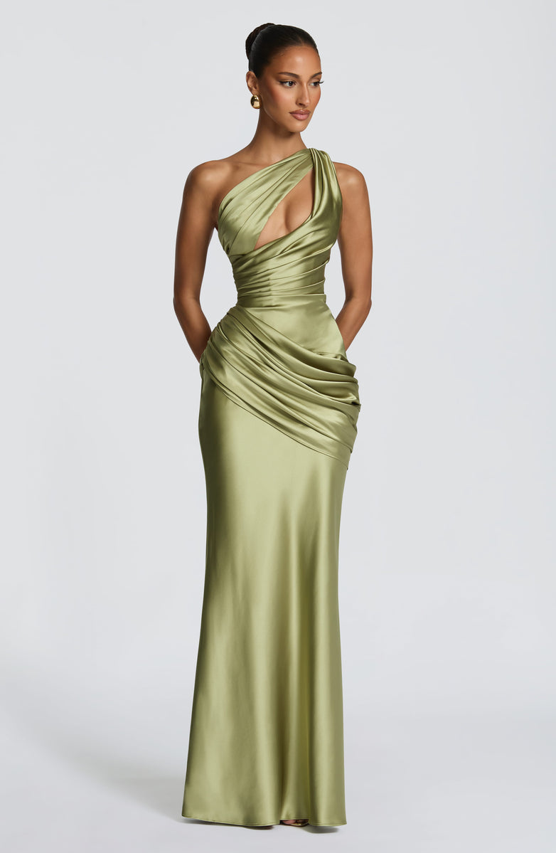 Elegant satin maxi dress with an open back and pleat detailing – LINOR