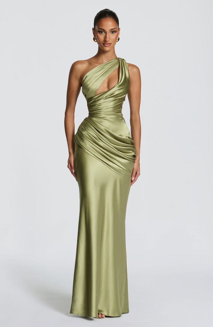 Elegant satin maxi dress with an open back and pleat detailing – LINOR