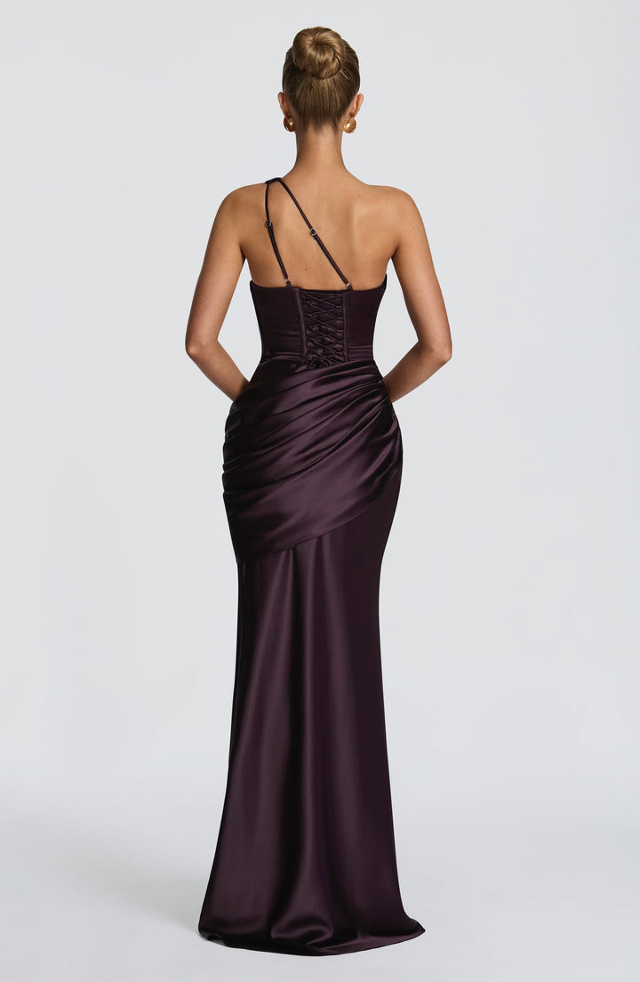 Elegant satin maxi dress with an open back and pleat detailing – LINOR