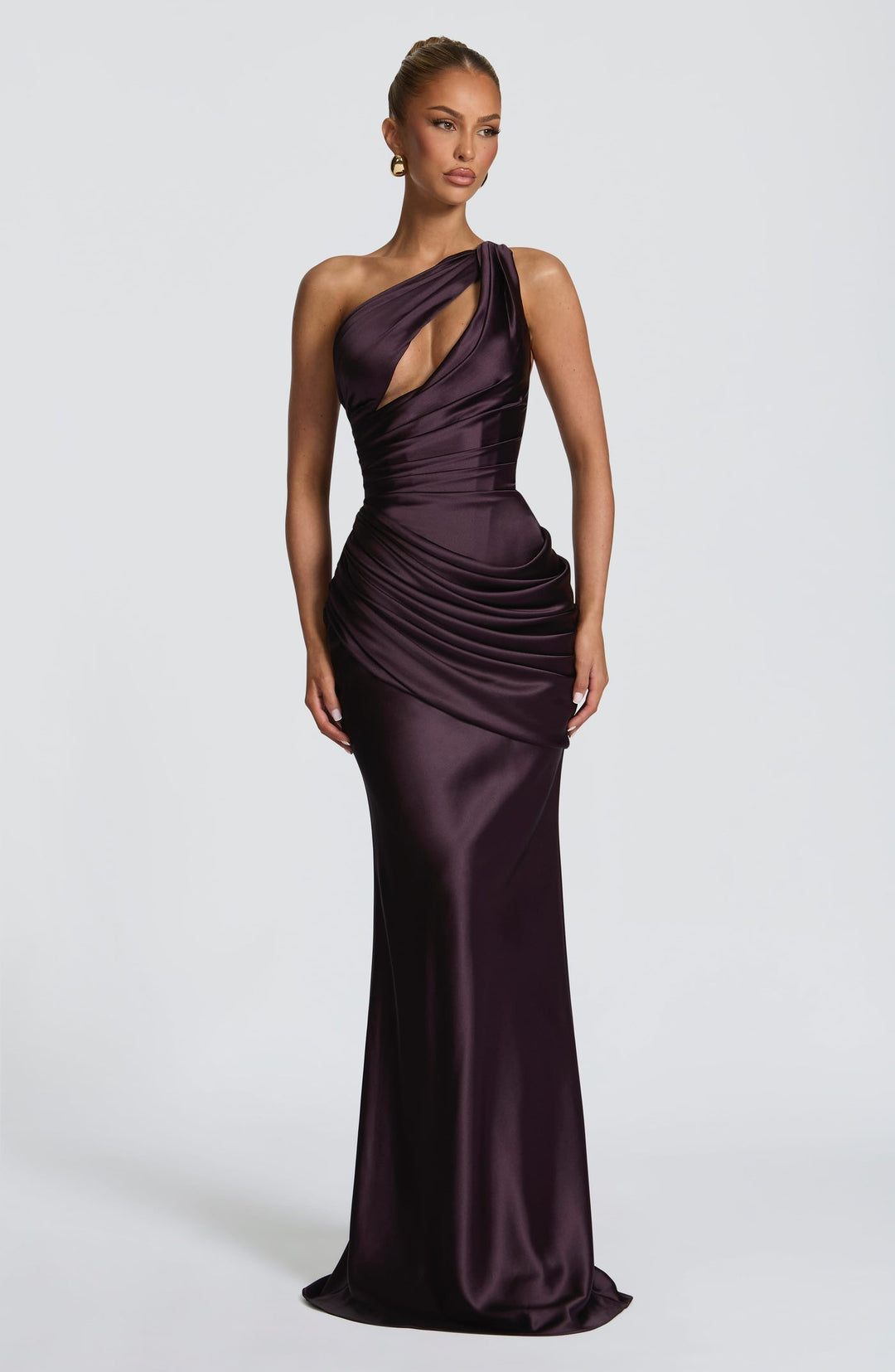 Elegant satin maxi dress with an open back and pleat detailing – LINOR