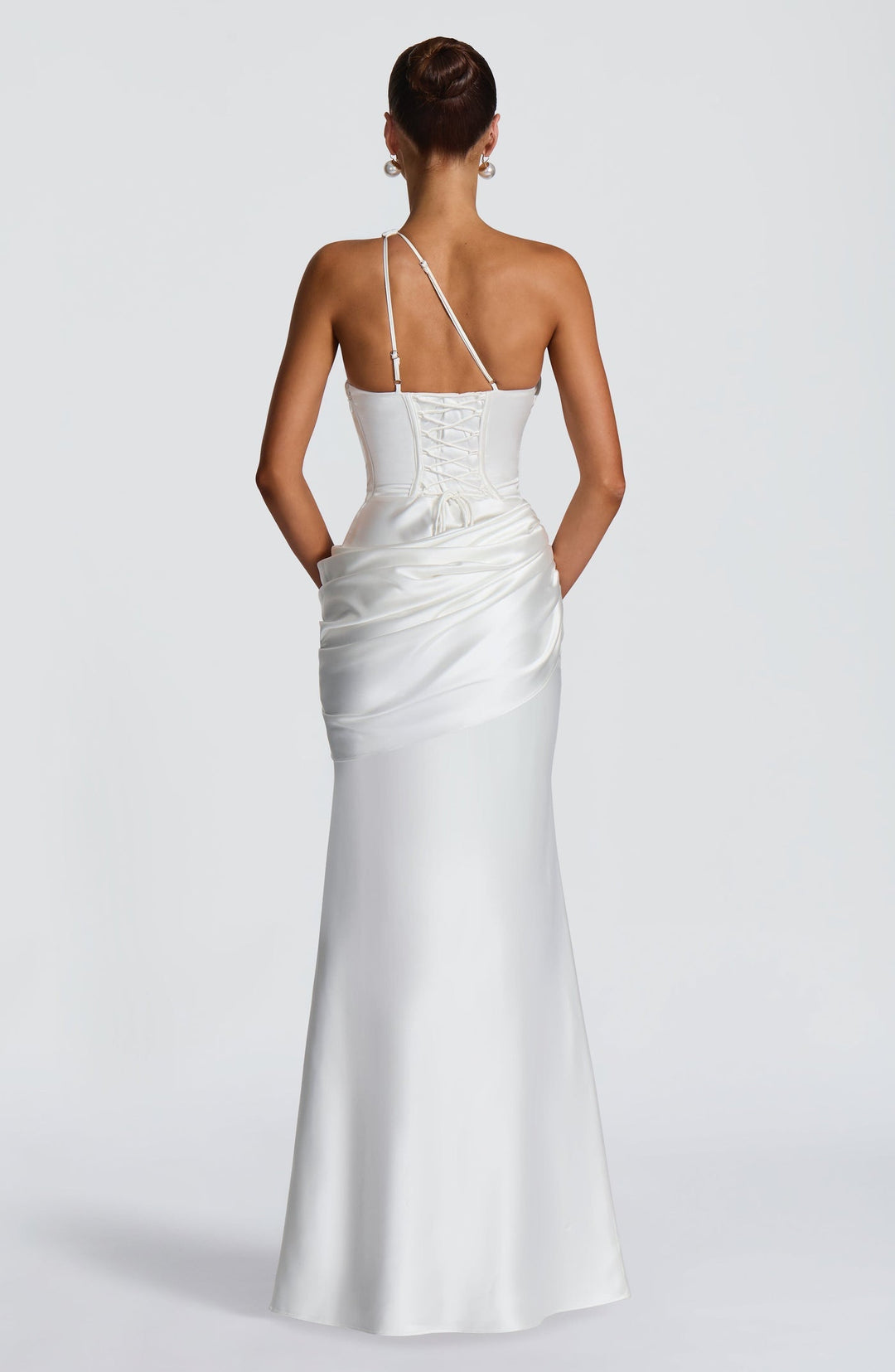 Elegant satin maxi dress with an open back and pleat detailing – LINOR