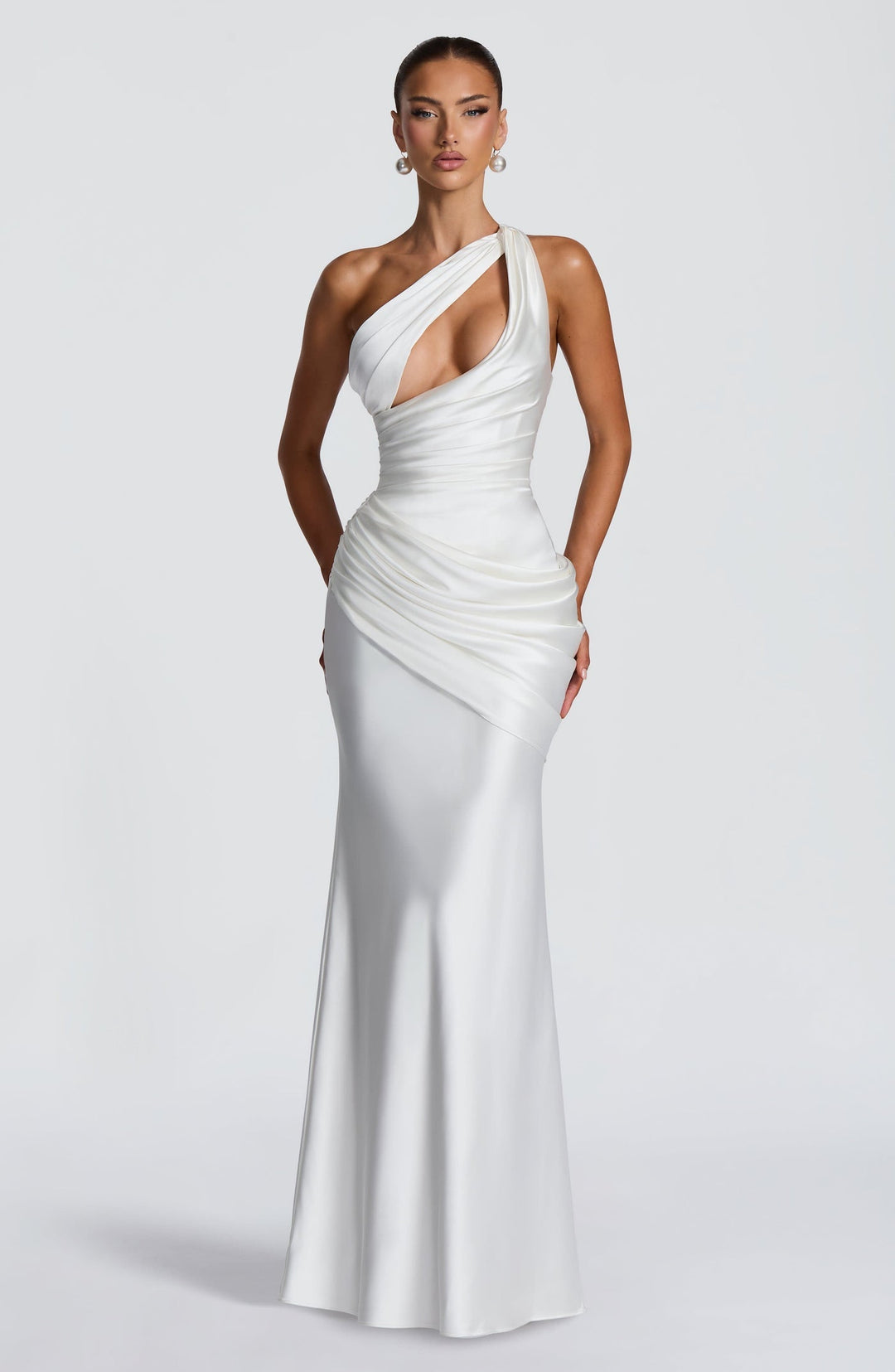 Elegant satin maxi dress with an open back and pleat detailing – LINOR