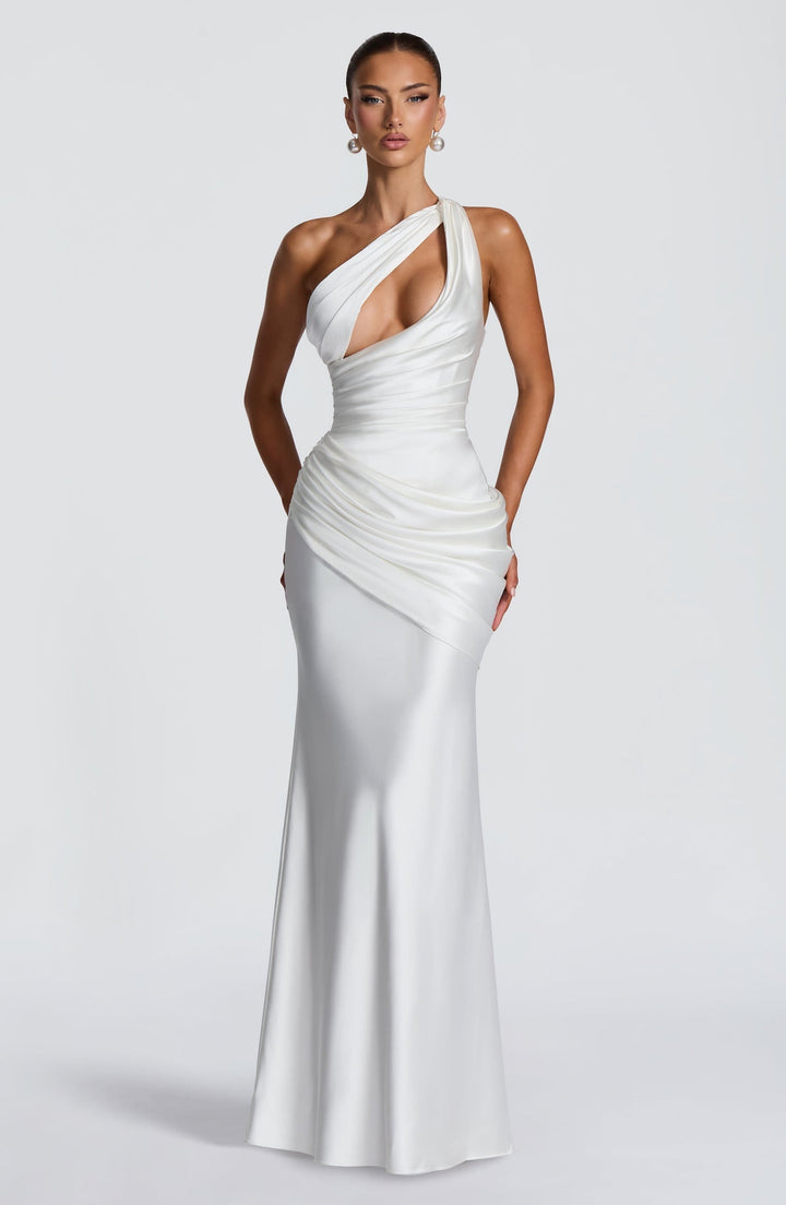 Elegant satin maxi dress with an open back and pleat detailing – LINOR