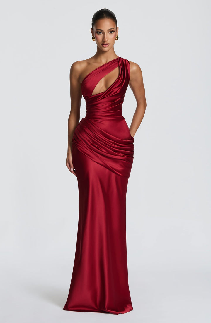 Elegant satin maxi dress with an open back and pleat detailing – LINOR