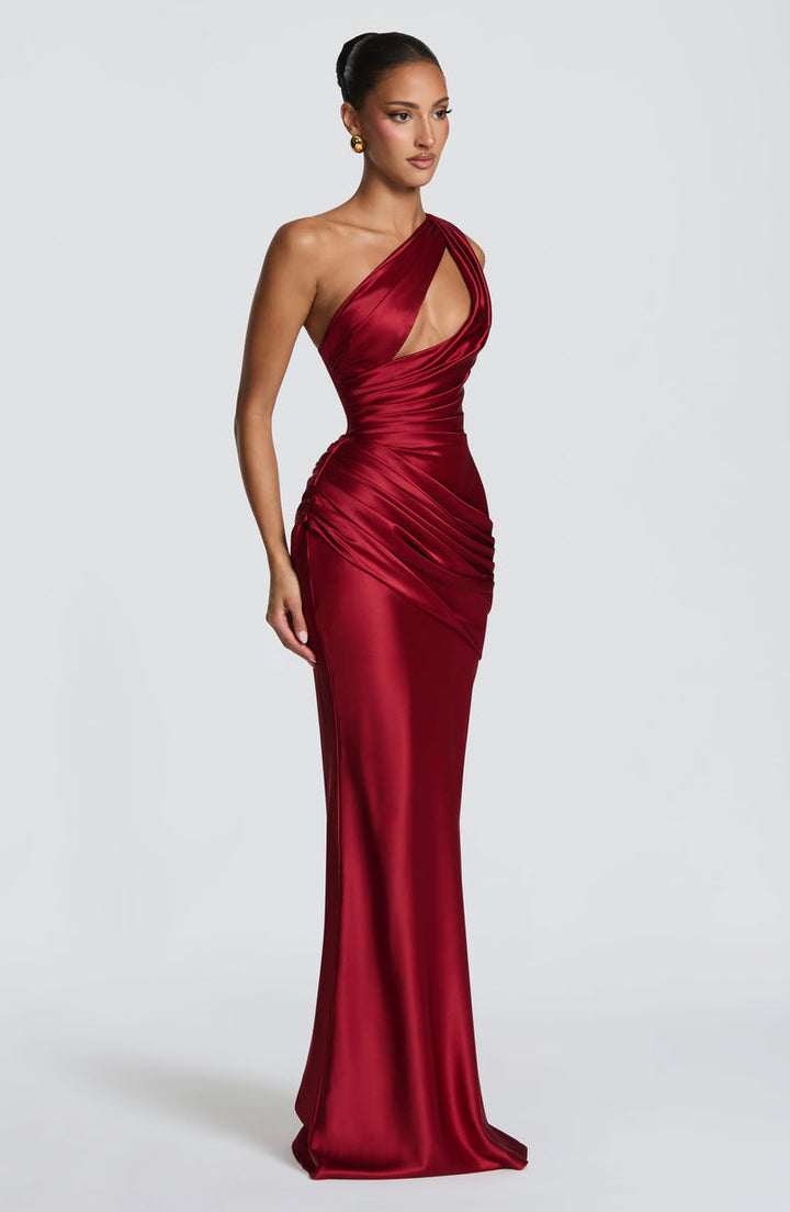Elegant satin maxi dress with an open back and pleat detailing – LINOR
