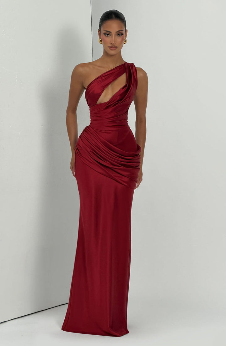 Elegant satin maxi dress with an open back and pleat detailing – LINOR