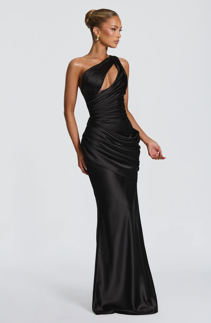 Elegant satin maxi dress with an open back and pleat detailing – LINOR
