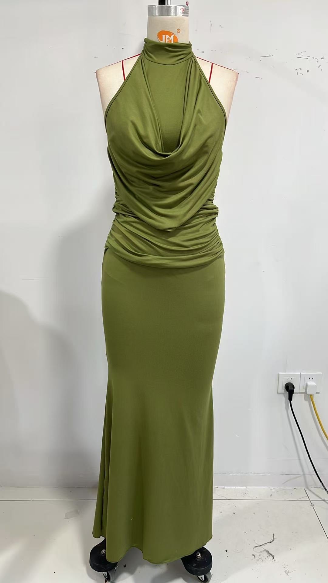 Lalin - Pleated maxi dress with an open back