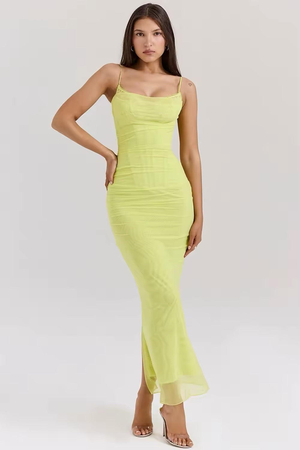 שמלת מקסי שיפון צמודה בעיטור תחרה - רוזליה