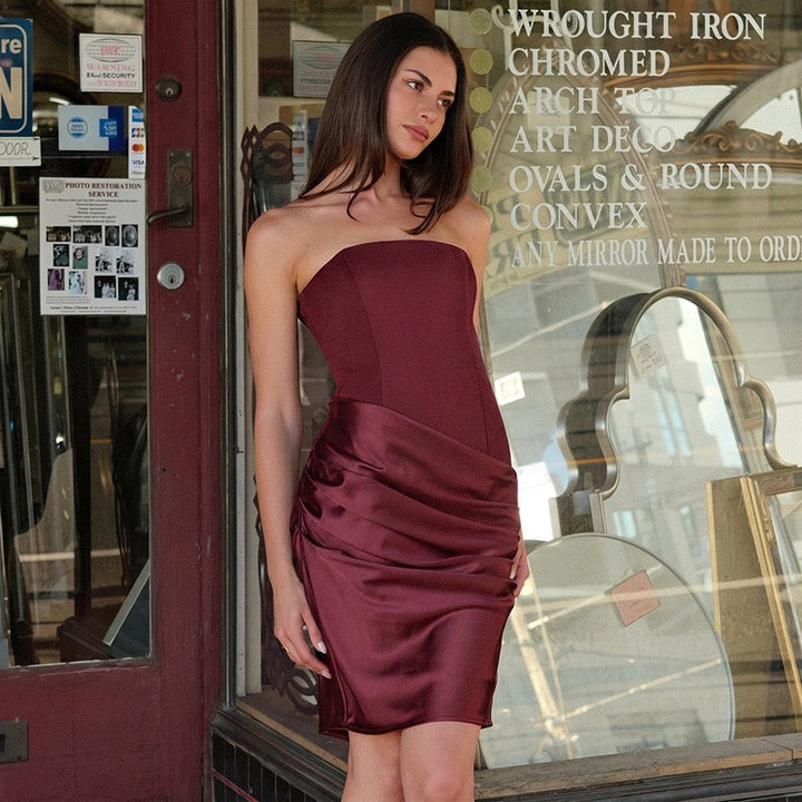 Strapless mini dress with a corset and satin pleat detailing – Sagi