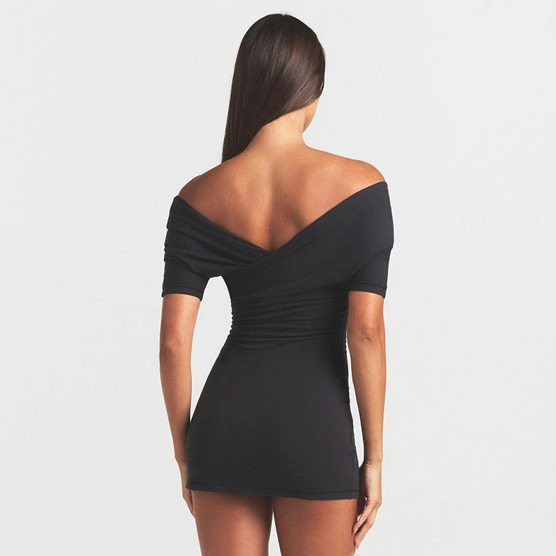 Fitted mini dress with off-the-shoulder sleeves – Melania