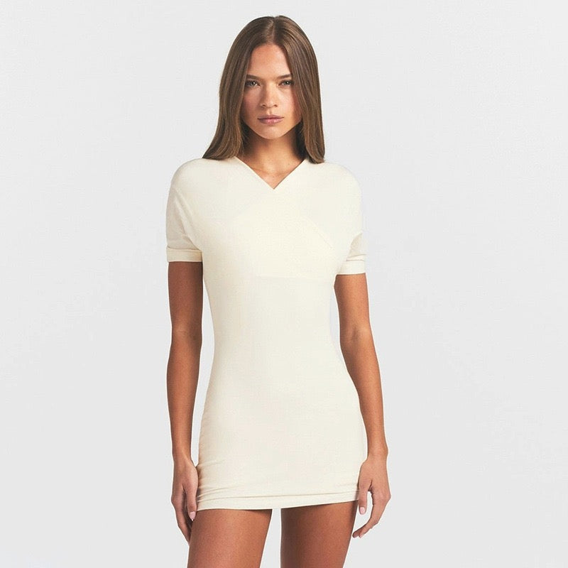 Fitted mini dress with off-the-shoulder sleeves – Melania