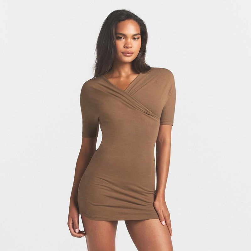 Fitted mini dress with off-the-shoulder sleeves – Melania