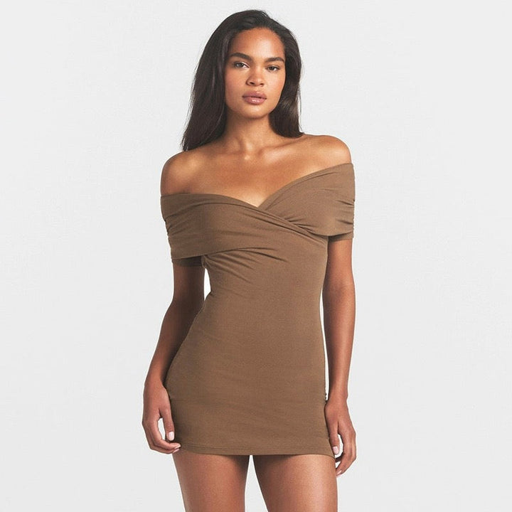 Fitted mini dress with off-the-shoulder sleeves – Melania