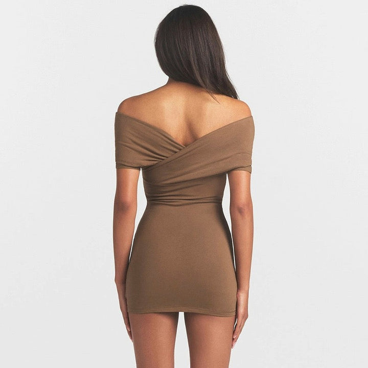 Fitted mini dress with off-the-shoulder sleeves – Melania