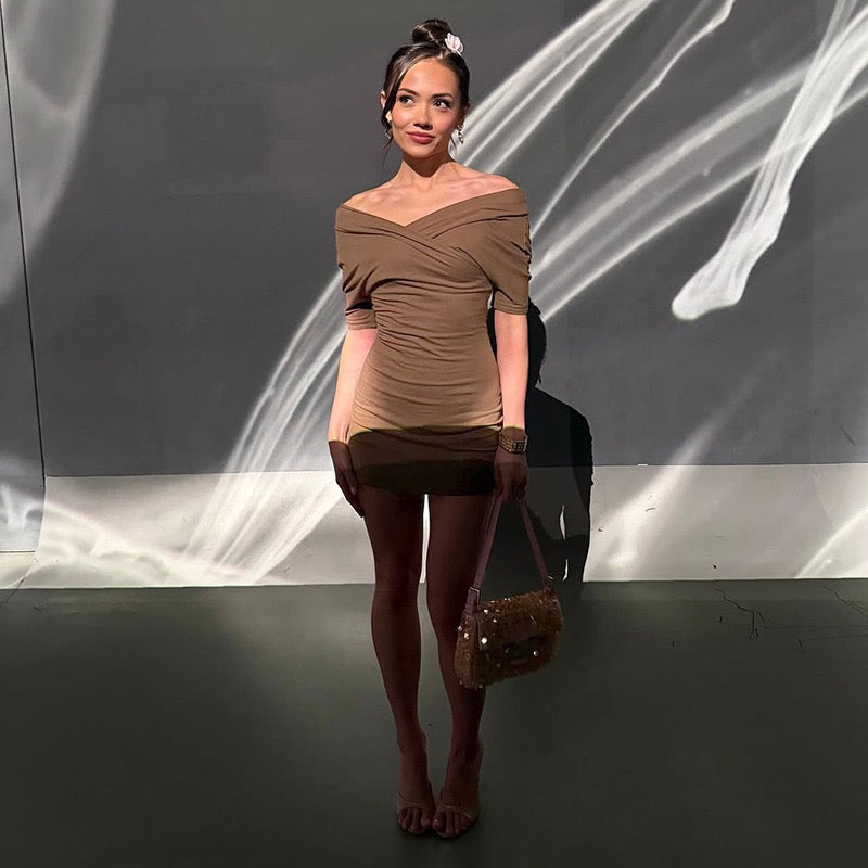 Fitted mini dress with off-the-shoulder sleeves – Melania