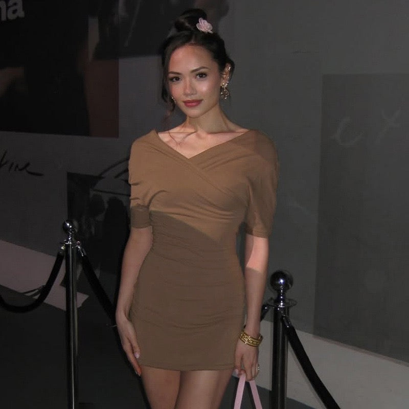 Fitted mini dress with off-the-shoulder sleeves – Melania