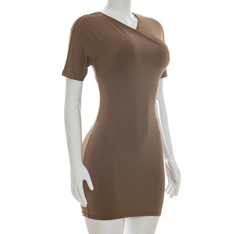 Fitted mini dress with off-the-shoulder sleeves – Melania