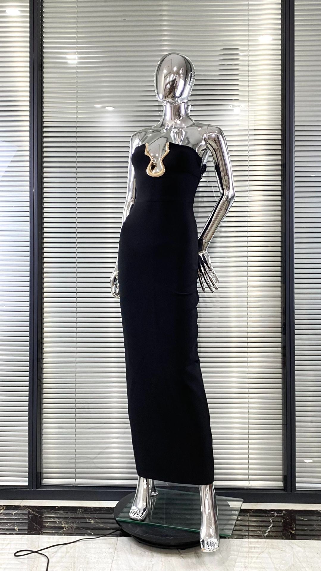 Elegant Maxi Strapless Dress with Shaping Fabric and Buckle Design - ORINA