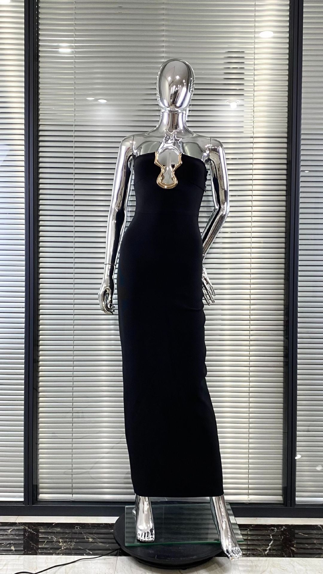 Elegant Maxi Strapless Dress with Shaping Fabric and Buckle Design - ORINA