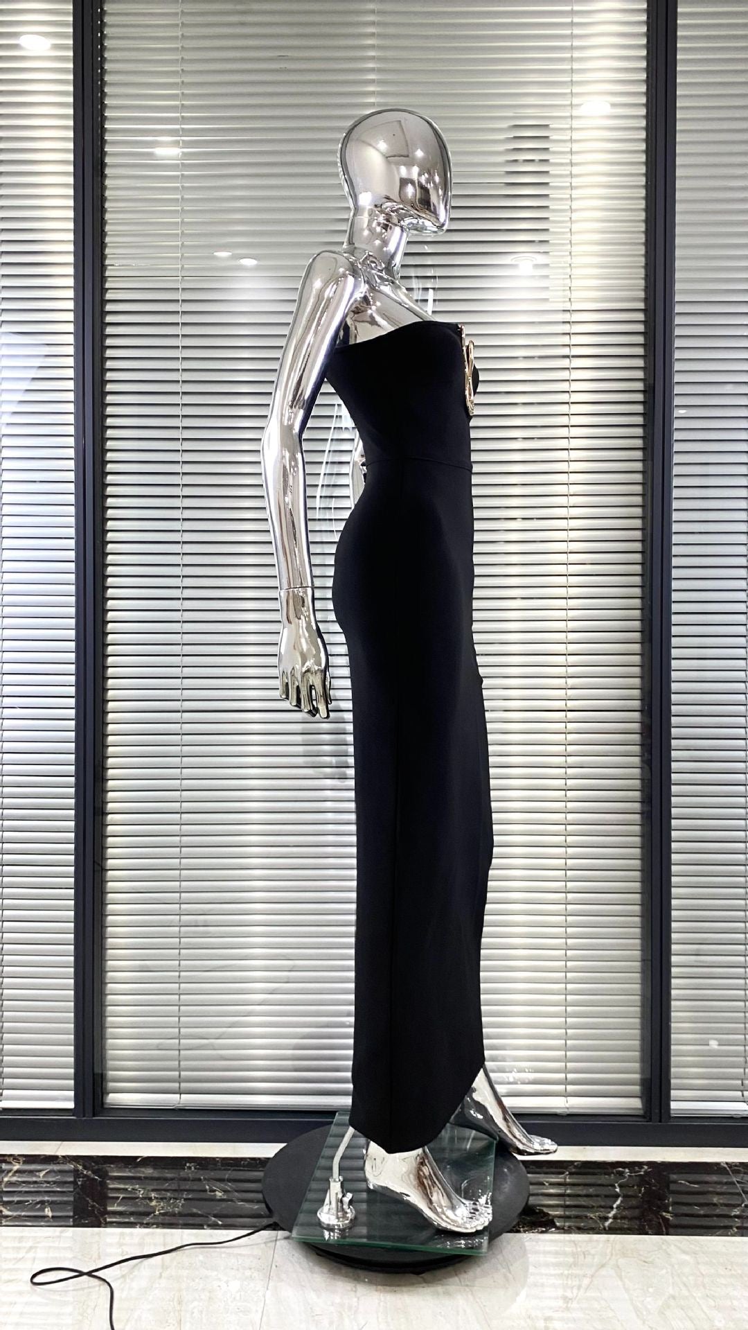 Elegant Maxi Strapless Dress with Shaping Fabric and Buckle Design - ORINA