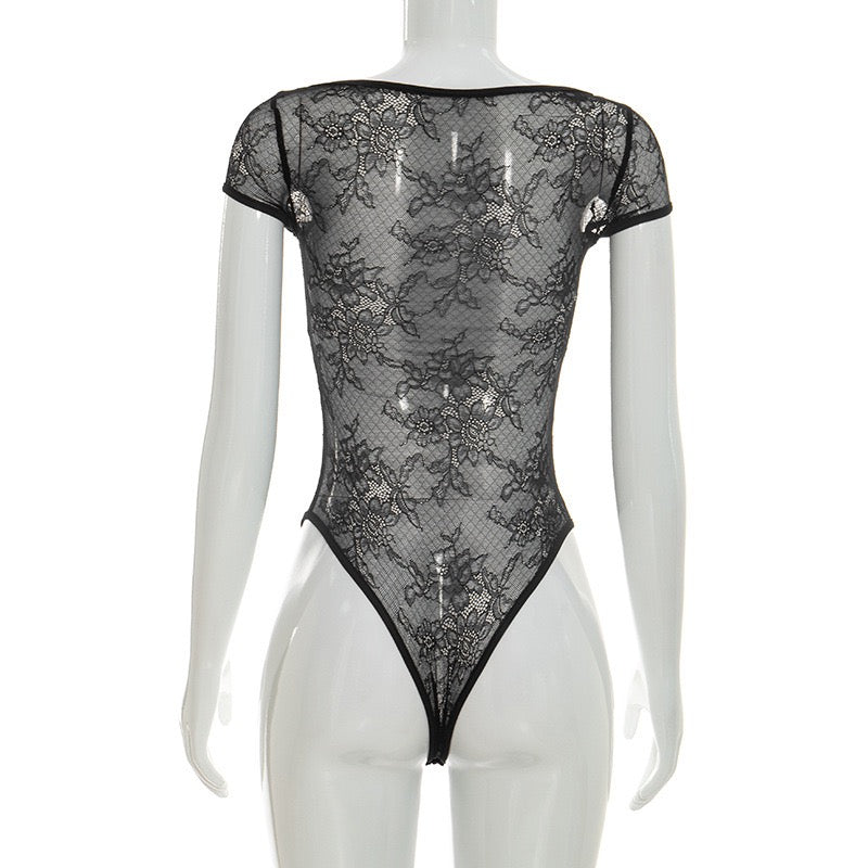 Two-piece set with a lace bodysuit and ruched mini skirt with a train – Shenina