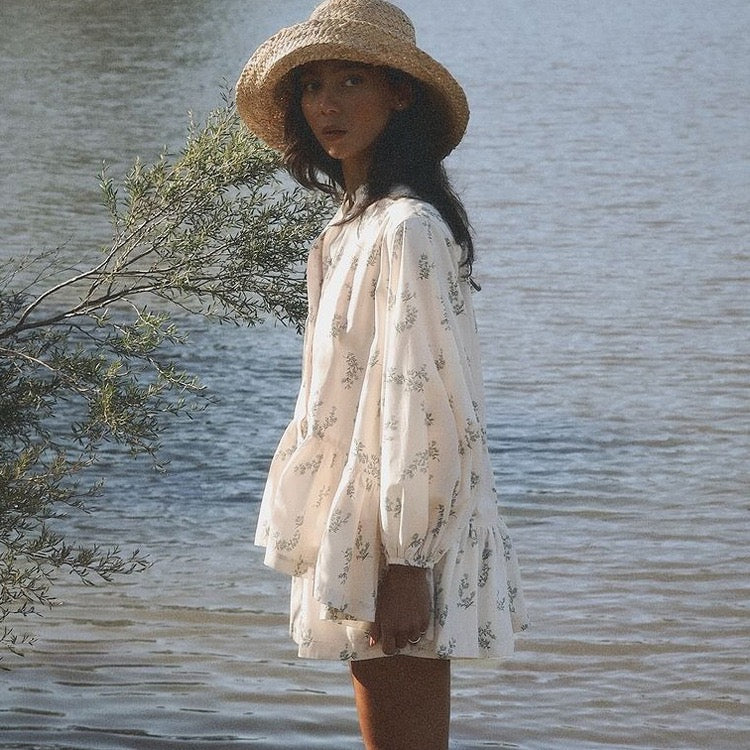 Luxurious French-style floral two-piece set with shorts and a button-down shirt – Nara