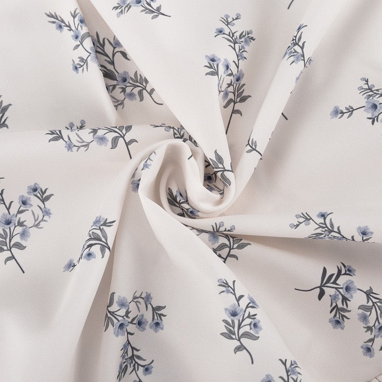 Luxurious French-style floral two-piece set with shorts and a button-down shirt – Nara