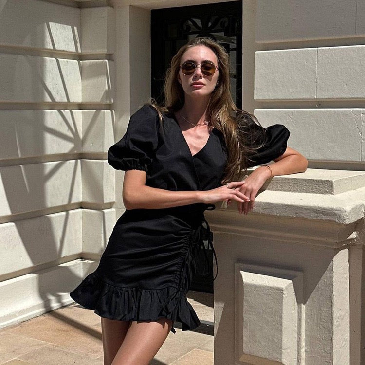 Mini dress with ruched and tie design – Gefen
