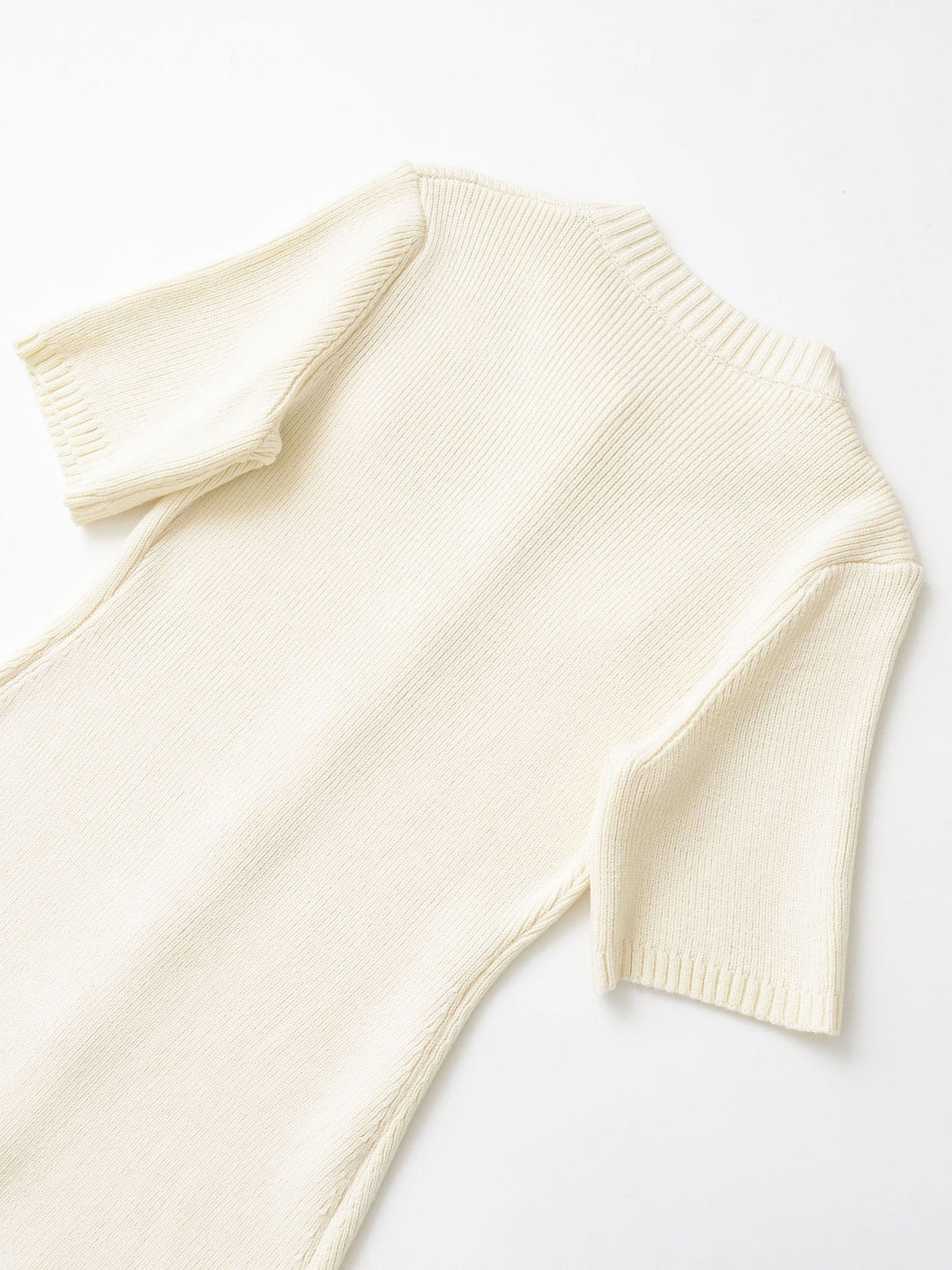 שמלת מיני סרוגה בעיצוב כפתורים - כנרת