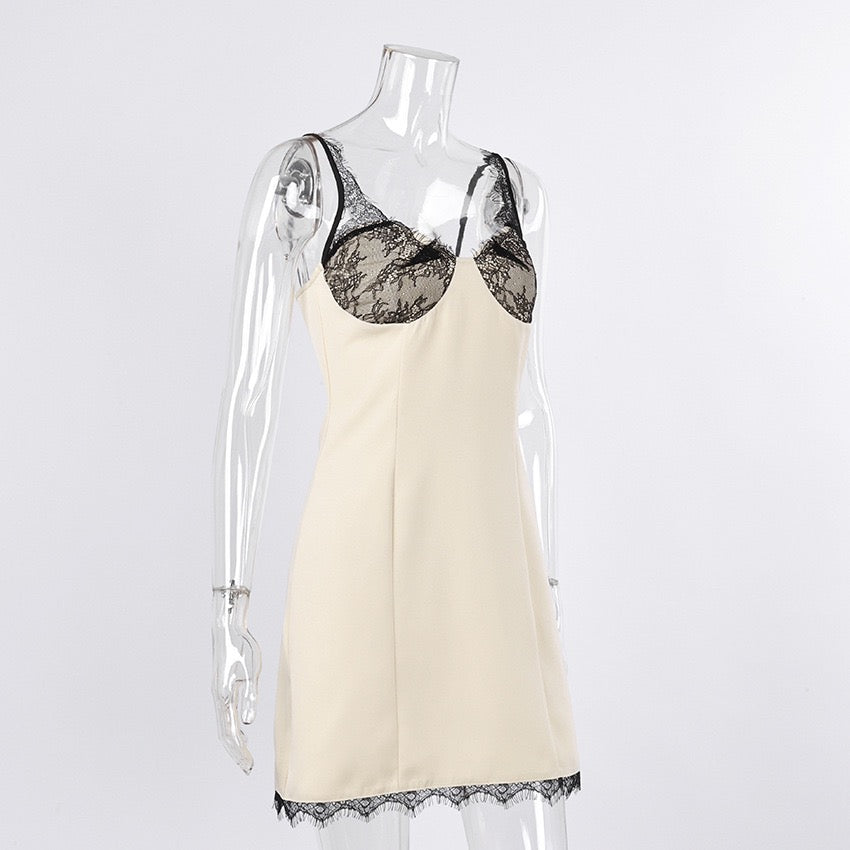 Lace-design mini dress – Bella