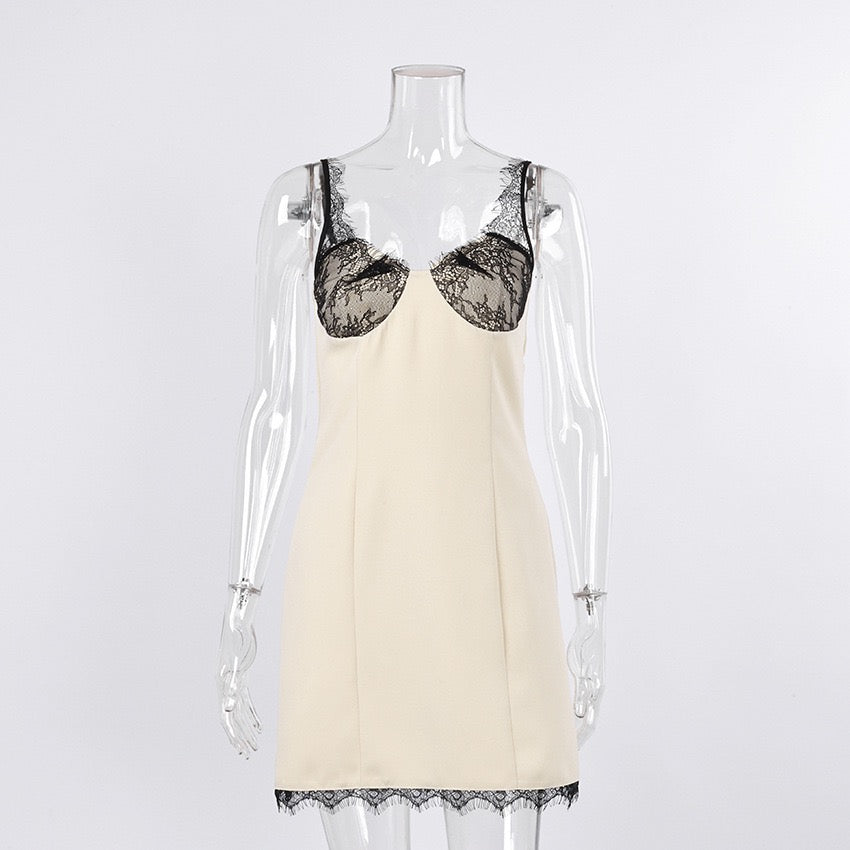 Lace-design mini dress – Bella