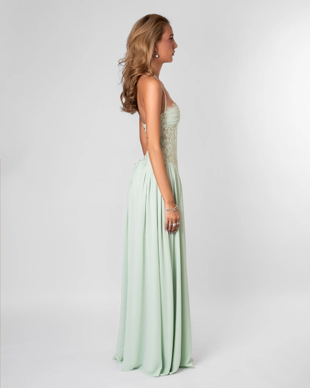 Lace maxi dress with back tie for a fitted waist – Nina